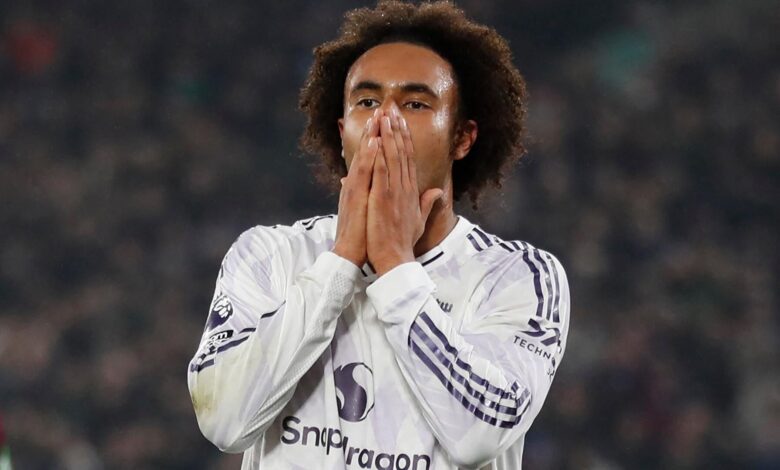 Манчестер Јунајтед не шиша у Вест Хему, реми ставља на чекање сан о фризуру виралних навијача