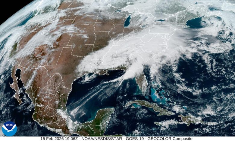 Олујни систем погађа југоисток САД и активира упозорења о торнаду и јаким ветровима