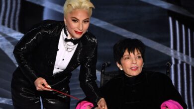 Лајза Минели тврди да јој је ‘необјашњиво наређено’ да буде у инвалидским колицима за наступ на Оскару 2022. са Лејди Гагом