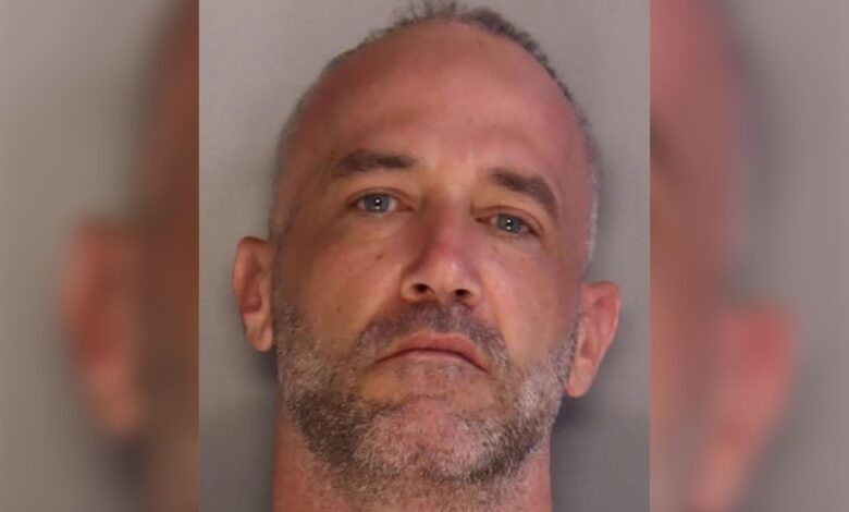 Љубоморни кретен је наводно покушао да унајми пријатеља да помогне у убиству његове бивше и 2 мушкарца са којима је излазила после њега