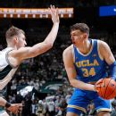 Мик Кронин из УЦЛА избацио је свог играча после прекршаја у поразу од МСУ