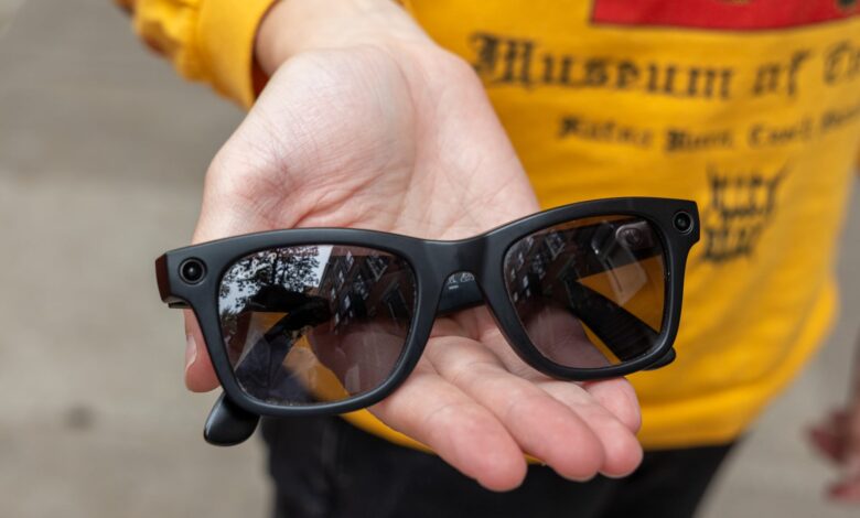 Свет је у пламену, а Мета види прилику да паметним наочарима дода препознавање лица