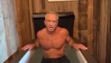 РФК Јр. носи фармерке у најновијем добротворном трику са Кид Роцком: ‘Маднесс’