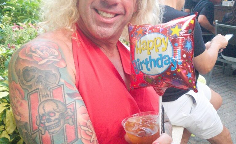 Транс убица је слао напаљене поруке одраслим моделима у данима пре него што је убио своју жену