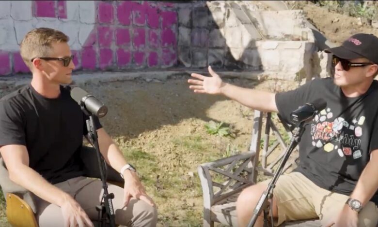 Спенсер Прат као градоначелник расправља о плану за решавање проблема бескућника