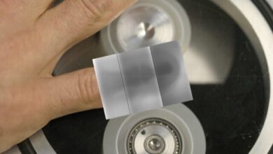 Научници откривају случај „шкрипања“ селотејпа Научници откривају случај „шкрипања“ селотејпа