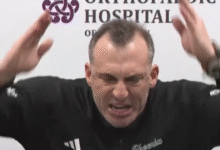 Тренер Грин Беја Даг Готлиб епско се зеза после техничке грешке