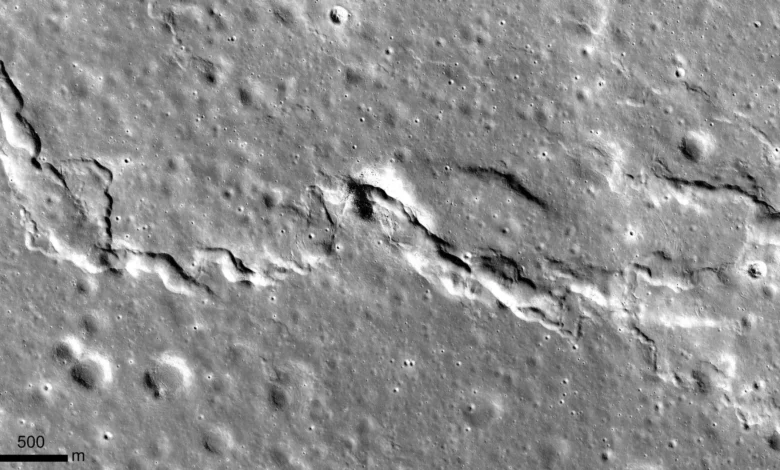 Месец се и даље смањује и могао би да изазове још потреса