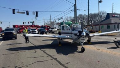 Застрашујући тренутак када се мали авион срушио у улицу Џорџија