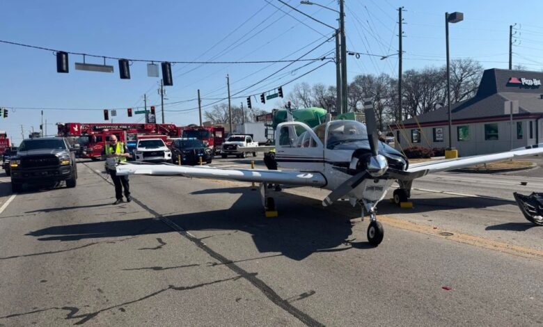 Застрашујући тренутак када се мали авион срушио у улицу Џорџија