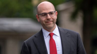 Гувернер Федералних резерви Стивен Миран поднео је оставку на функцију у Белој кући