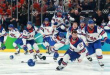 Амерички хокеј по први пут освојио златне олимпијске медаље пошто су мушкарци и жене победили Канаду