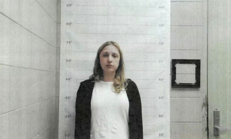 Наставник приватне школе за девојке у Њу Орлеансу ухапшен након што је мајка ученика открила наводне сексуалне текстове на ћеркином телефону