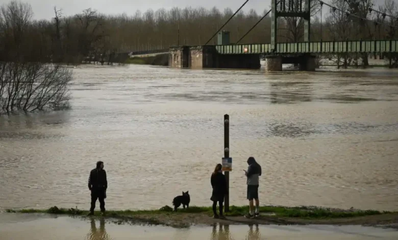 Олуја Нилс у Француској оставила је мртву особу и 900.000 домова без струје
