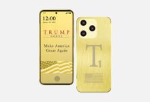 Трампов телефон изгледа лоше колико и звучи