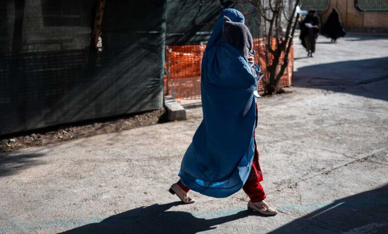 Талибани се обрачунавају са женама које се не прикривају у јавности: НПР