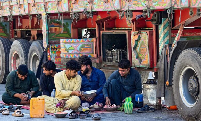 Затварање границе између Пакистана и Авганистана паралише трговину дуж кључне руте: НПР