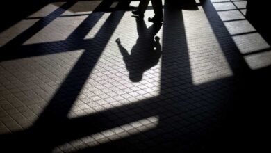 Деца која би се квалификовала за заштиту менталног здравља држе се у малолетничком притвору, наводи извештај: НПР