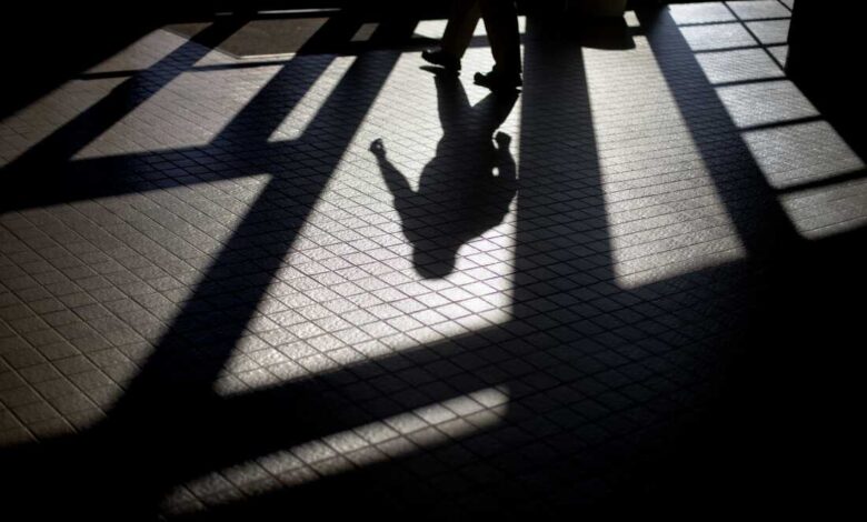 Деца која би се квалификовала за заштиту менталног здравља држе се у малолетничком притвору, наводи извештај: НПР