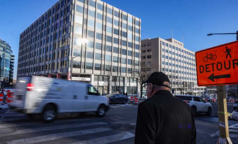 Како празне канцеларије постају домови: НПР Како празне канцеларије постају домови: НПР