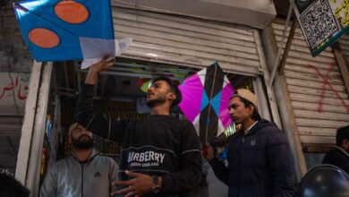 Змајеви лете у Лахореу док Пакистан укида забрану пролећног фестивала Басант: НПР