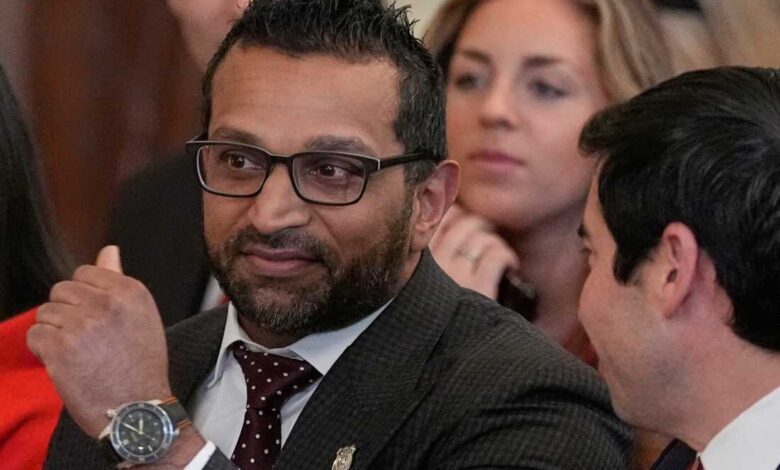 Директор ФБИ-а позива на нову проверу путовања наступом на прослави америчког мушког хокејашког тима: НПР