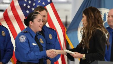 Домаћа безбедност суспендује ТСА ПреЦхецк и Глобал Ентри безбедносне програме аеродрома: НПР Домаћа безбедност суспендује ТСА ПреЦхецк и Глобал Ентри безбедносне програме аеродрома: НПР