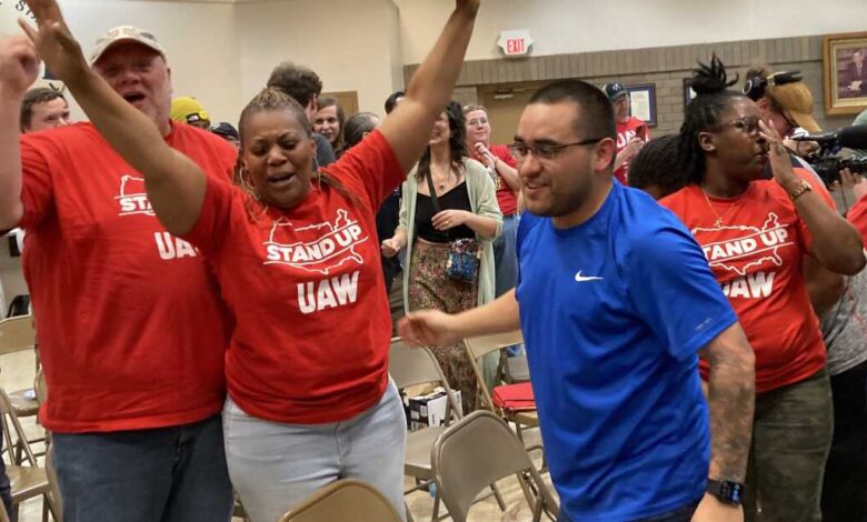 У историјском гласању, радници Фолксвагена у Тенесију добијају свој први синдикални уговор: НПР