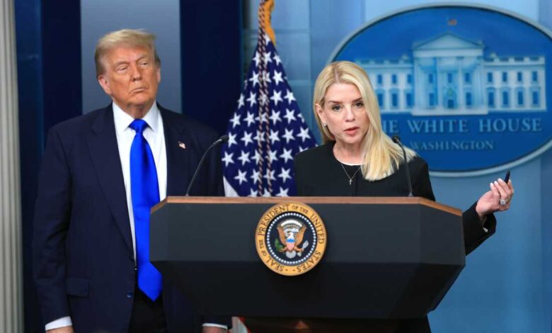 Трамп би волео да му влада коју води плати милијарде: НПР