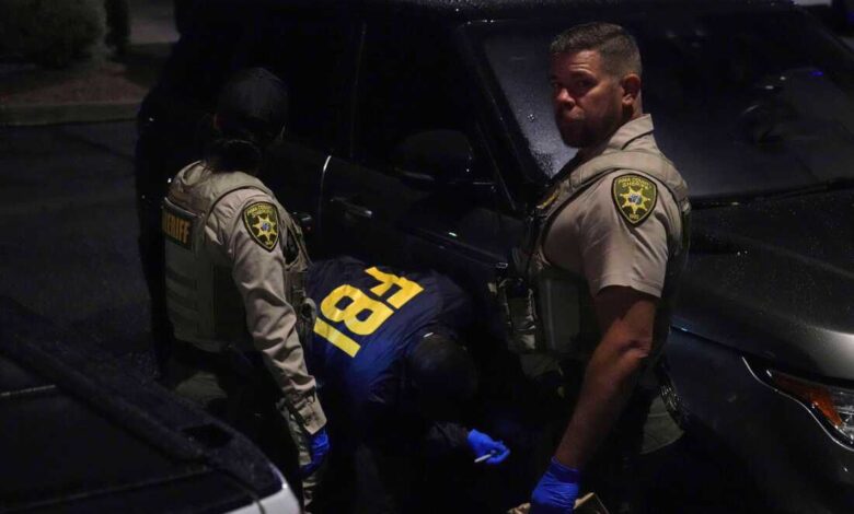 Чини се да ДНК из рукавице у близини Гатријеве куће одговара рукавици коју носи осумњичени: НПР