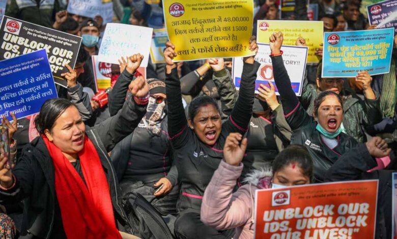 Суд одбија молбу домаћих радника за једнаку плату, поштовање : НПР