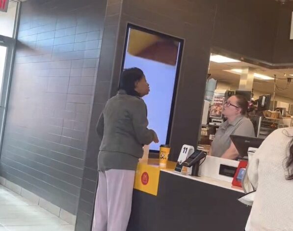 Муштерија Мичиген Мекдоналдса Касара Браун изјаснила се кривим да је гађала запосленог кафом