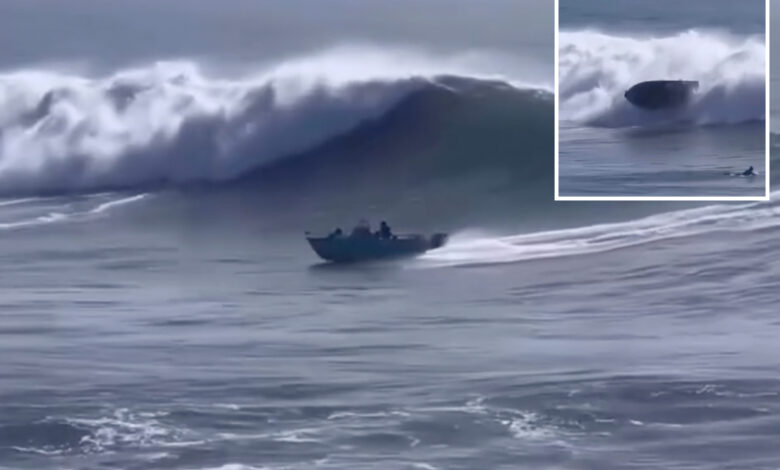 Драматични видео приказује шесточлану породицу избачену из чамца након што је наишла на огроман талас Драматични видео приказује шесточлану породицу избачену из чамца након што је наишла на огроман талас