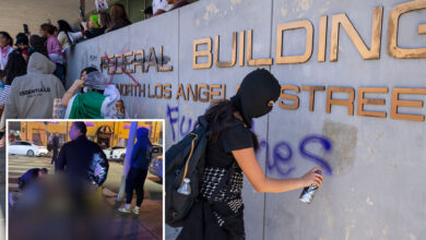Тинејџер убијен док мафија без закона преузима улице ДТЛА – неколико сати након што су се студентски агитатори сукобили са полицајцима у близини Тинејџер убијен док мафија без закона преузима улице ДТЛА – неколико сати након што су се студентски агитатори сукобили са полицајцима у близини