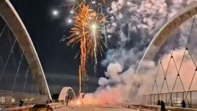 Кнуцклехеадс приређују илегални ватромет на култном ЛА мосту — опет: вирални видео