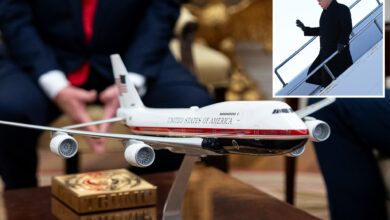 Председничка флота ваздухопловства се трансформише у Трампову препознатљиву црвену, златну и плаву шему боја