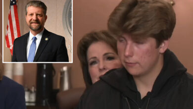 Син се окреће против свог оца посланика јер је користио „Епштајнову рупу“ да би избегао затвор због наводног додиривања деце: „Необјашњива траума“