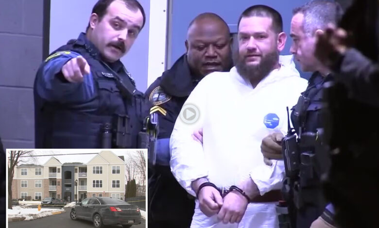 Отац из Пенсилваније је наводно ножем избо тромесечног сина и бацио га у снег као део „жртвовања“ Отац из Пенсилваније је наводно ножем избо тромесечног сина и бацио га у снег као део „жртвовања“