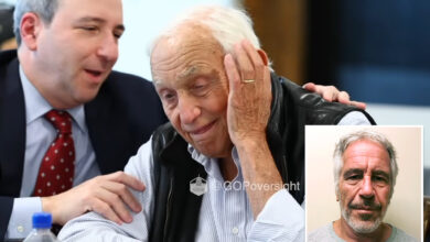 Адвокат Леса Векснера се љути на микрофон током извођења истраге о Џефрију Епштајну