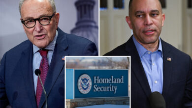 Цхуцк Сцхумер каже да постоје само 3 кључне тачке у гашењу ДХС-а јер хиљаде федералних радника остају неплаћене Цхуцк Сцхумер каже да постоје само 3 кључне тачке у гашењу ДХС-а јер хиљаде федералних радника остају неплаћене