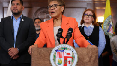 Градоначелник ЛА Бас објављује потрагу за новим градским песником лауреатом