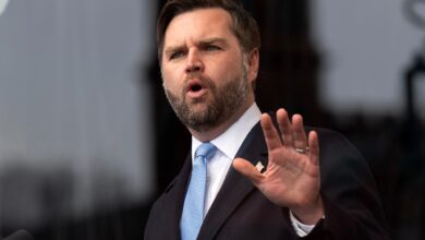 Џери Венс експлодирао у њујоршком демократском представнику Џери Надлер „отворено позива“ да пуца на агенте ИЦЕ Џери Венс експлодирао у њујоршком демократском представнику Џери Надлер „отворено позива“ да пуца на агенте ИЦЕ