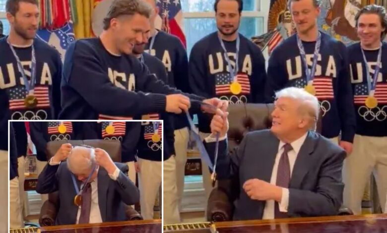 Трамп дочекује амерички мушки хокејашки хокејашки тим у Белу кућу после победе са златном медаљом