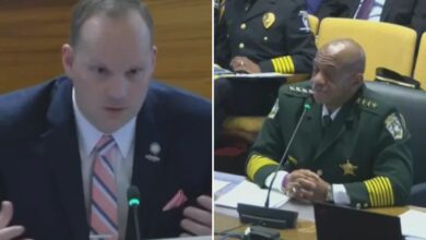 Шериф Северне Каролине Гари Мекфеден запањен питањем из грађанског васпитања у петом разреду током печења на роштиљу