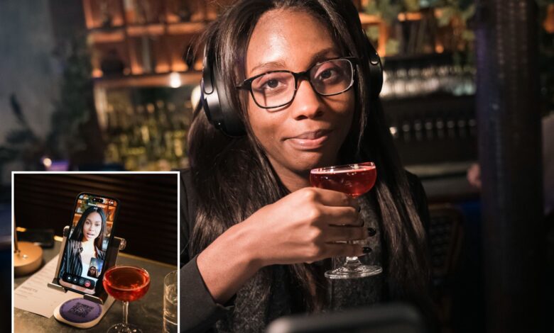 Сто за једног? Сада можете да одведете свог АИ цхатбот-а на стварни састанак у „први светски“ кафе за пратњу у Њујорку