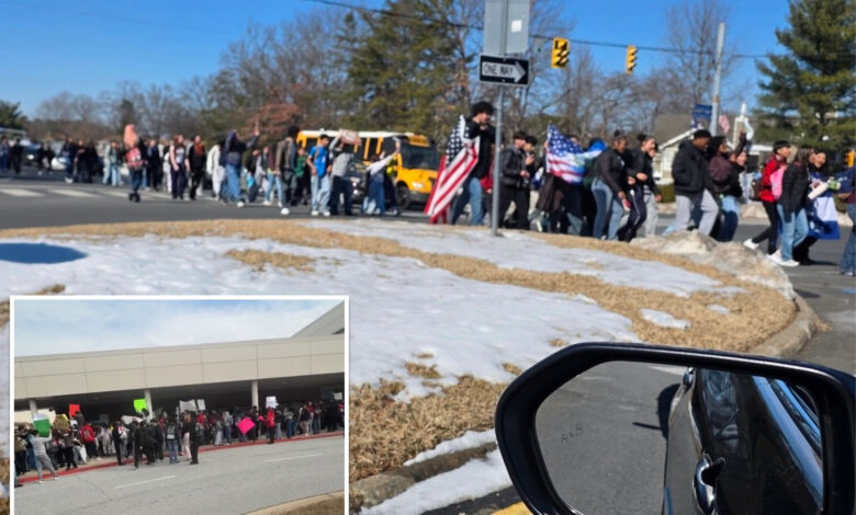 300 ученика средње школе Вудбриџ суспендовано због напуштања ИЦЕ 300 ученика средње школе Вудбриџ суспендовано због напуштања ИЦЕ