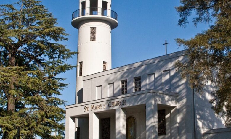 Језиве белешке пронађене након што је нападач покушао да упадне у католичку школску мису