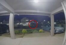 Камион се срушио на породичну кућу у Орегону након што је лансиран са 100 стопа у ваздух